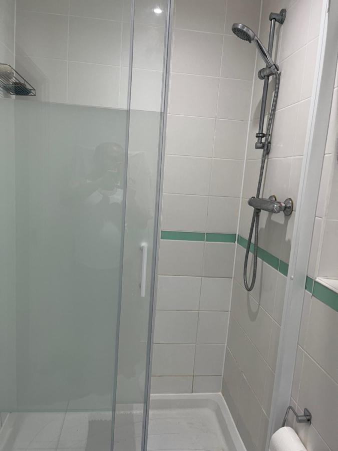 Double Bedroom With Ensuite Ilford Bagian luar foto